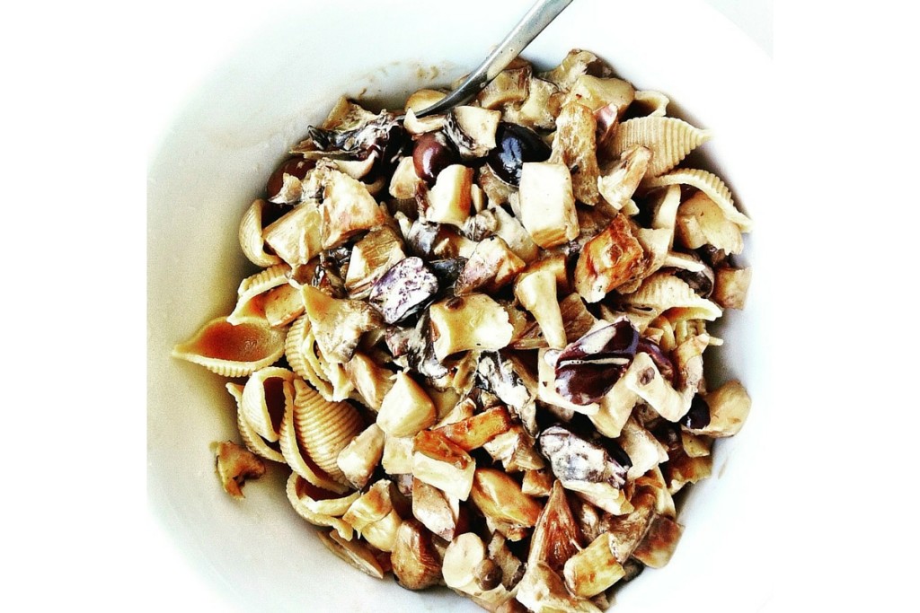 veganes Rezept: vegane Pilzpfanne Pilzragout mit Kräuterseitlingen, schwarzen Oliven, Vollkornnudeln