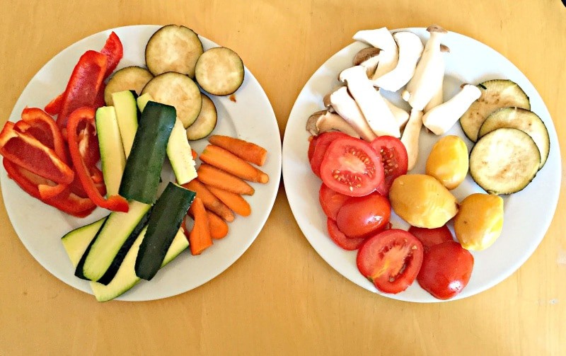 Raclette Gemüse mit Zucchini, Tomaten, Pilzen, Kartoffeln, Karotten, Auberginen, Tomaten Raclette Gemüse mit Zucchini, Tomaten, Pilzen, Kartoffeln, Karotten, Auberginen, Tomaten