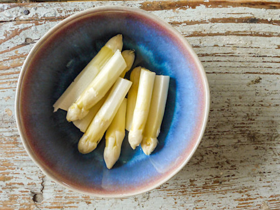 Vegane Spargelsuppe - Rezept für eine leichte Spargelcreme-Suppe 🍜