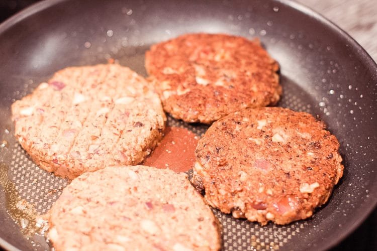 Vegane Burger Patties 🍔 Burger Patty Rezept zum selber machen!