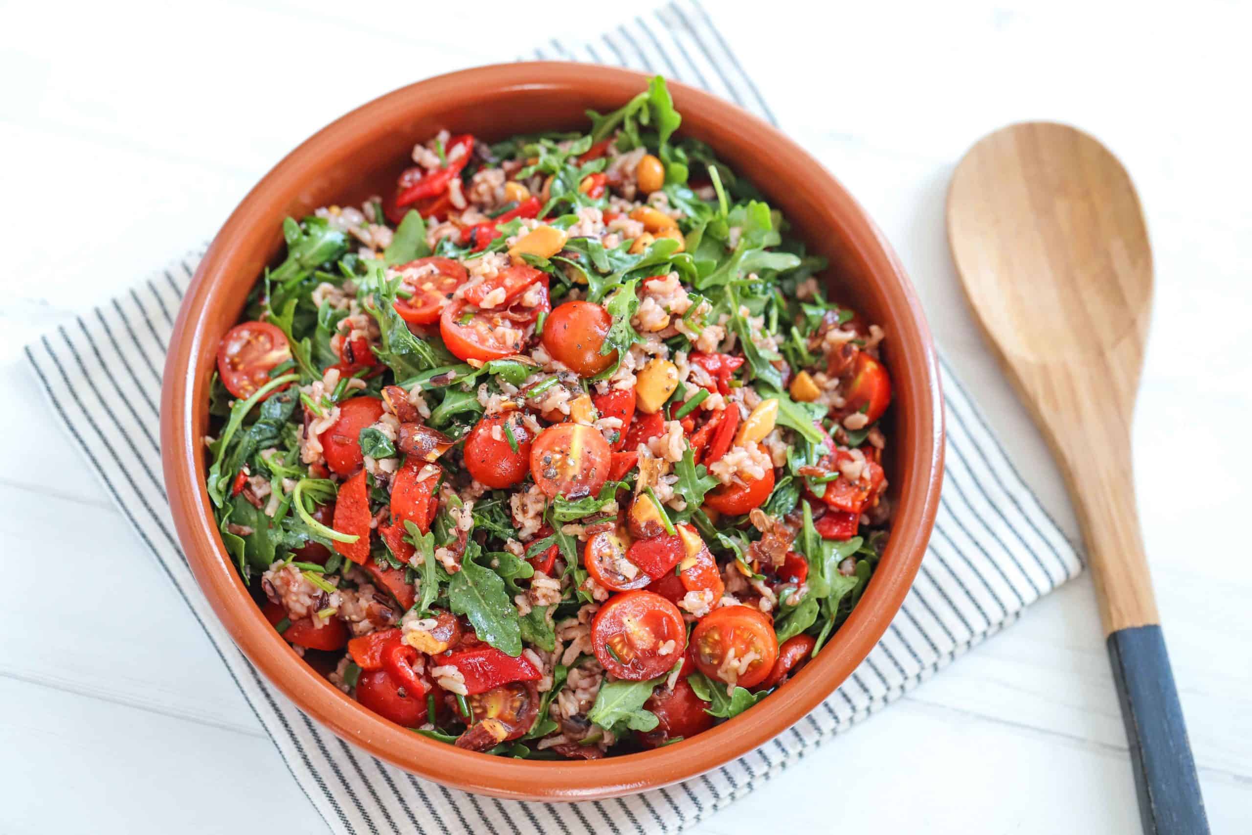 Veganer Ernährungsplan Wilder Reis Tomaten Salat